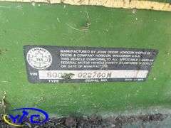JOHN DEERE 600 SNOWMOBILE - NOT RUNNING