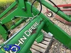 John Deere 640 Self Levelling Loader W/ Mounts