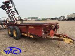 680 NEW HOLLAND MANURE SPREADER