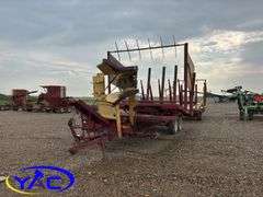 NEW HOLLAND 1033 BALE STACKER