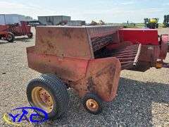 MASSEY FERGUSON 124 SQAURE BALER
