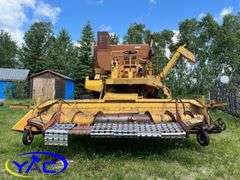 Minneapolis Moline 4296 Self-Propelled Combine