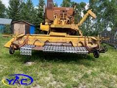 Minneapolis Moline 4296 Self-Propelled Combine