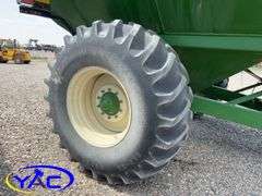 BRENT 620 BU GRAIN CART W/ HOPPER EXTENSIONS