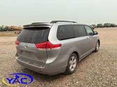 2011 TOYOTA SIENNA V6