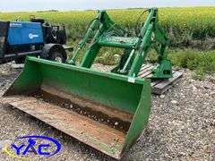 John Deere 640 Self Levelling Loader W/ Mounts