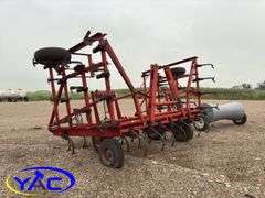 24' INTERNATIONAL VIBRA SHANK CULTIVATOR