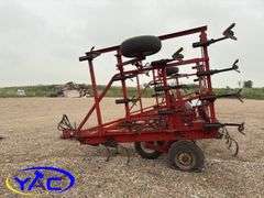 24' INTERNATIONAL VIBRA SHANK CULTIVATOR
