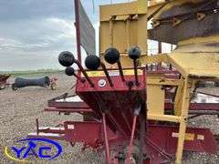 NEW HOLLAND 1033 BALE STACKER