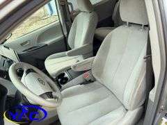 2011 TOYOTA SIENNA V6
