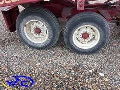 NEW HOLLAND 1033 BALE STACKER