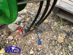 John Deere 640 Self Levelling Loader W/ Mounts