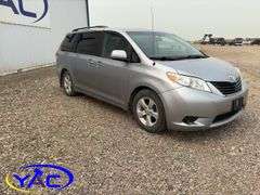 2011 TOYOTA SIENNA V6