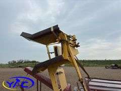 NEW HOLLAND 1033 BALE STACKER