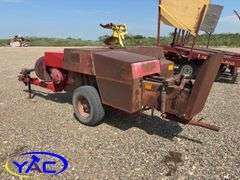 MASSEY FERGUSON 124 SQAURE BALER