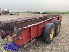680 NEW HOLLAND MANURE SPREADER