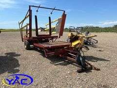NEW HOLLAND SQUARE BALE PICKER