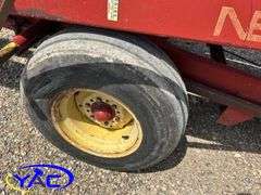 NEW HOLLAND SQUARE BALE PICKER