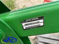 John Deere 640 Self Levelling Loader W/ Mounts