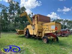 Minneapolis Moline 4296 Self-Propelled Combine
