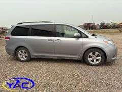 2011 TOYOTA SIENNA V6