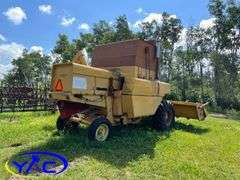 Minneapolis Moline 4296 Self-Propelled Combine