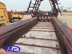 680 NEW HOLLAND MANURE SPREADER