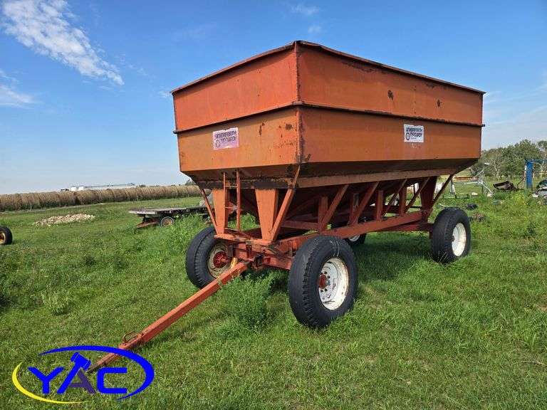 Unverferth 375 Hopper Wagon