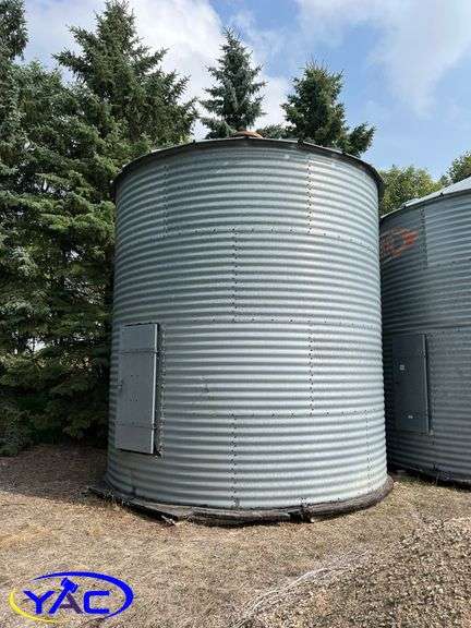 1,650BU Butler Flat Bottom Bin On Wood Floor