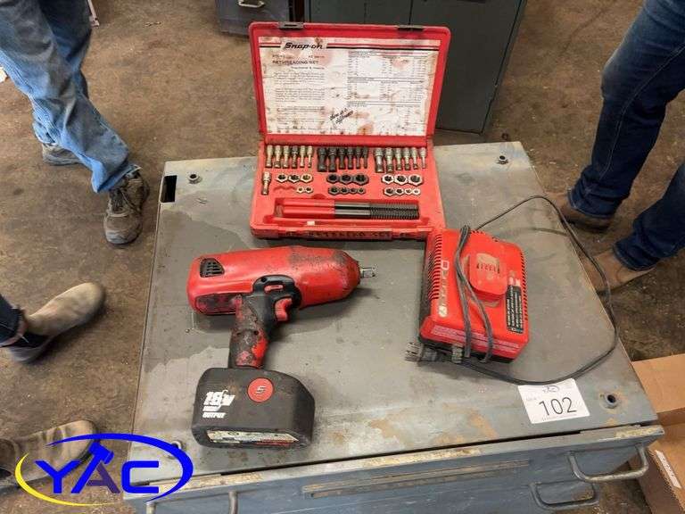 Snap On 18 Volt 1/2" Impact W/ Charger & Snap On Thread Chaser Kit