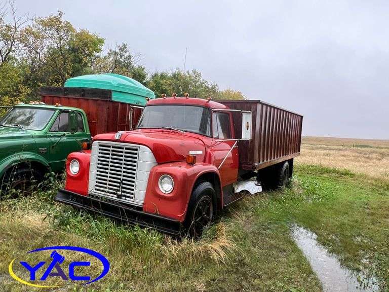1975 International 1600 Single Axle Grain Truck
