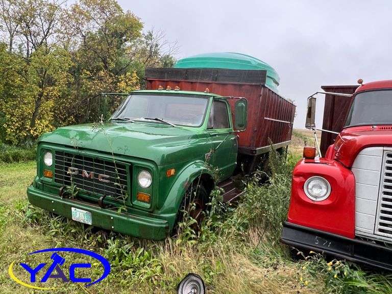 1968 GMC Sigle Axle Grain Truck W/ Water Tank