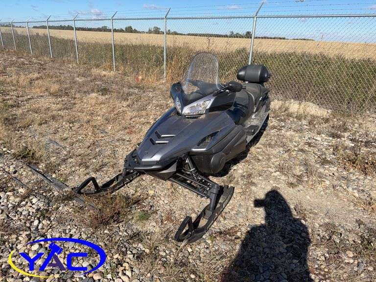 2013 YAMAHA RS VENTURE CARBURATED SNOWMOBILE