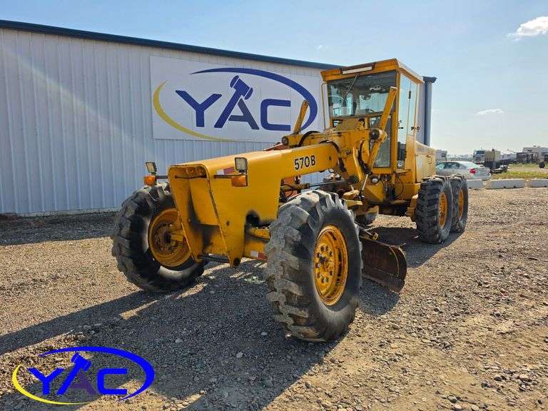 John Deere 570B Grader