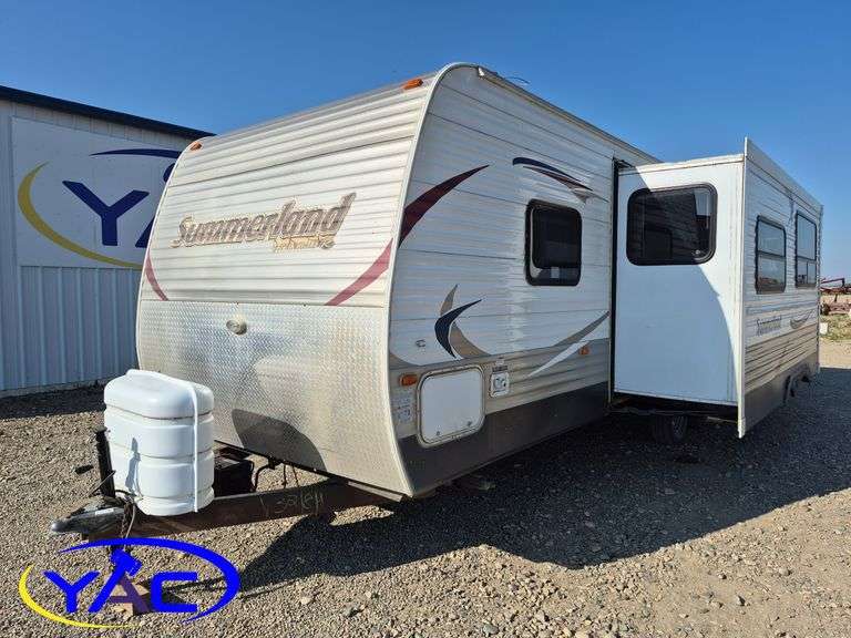2013 SUMMERLAND BUMPER HITCH CAMPER