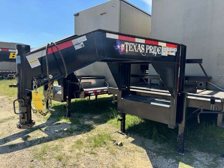2022 Texas Pride Trailers 35' 5th Wheel Goose Neck Trailer with Power Distribution Enclosure