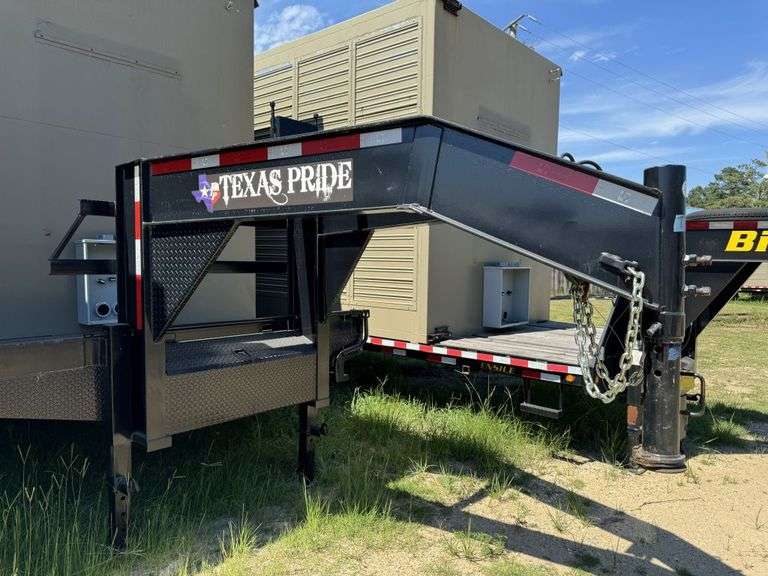 2022 Texas Pride Trailers 25' 5th Wheel Goose Neck Trailer with Power Distribution Enclosure