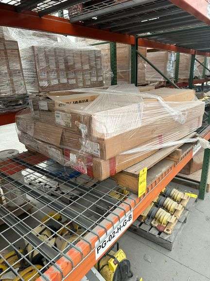 Lot of Assorted Boxes of Phillips Fluorescent Bulbs