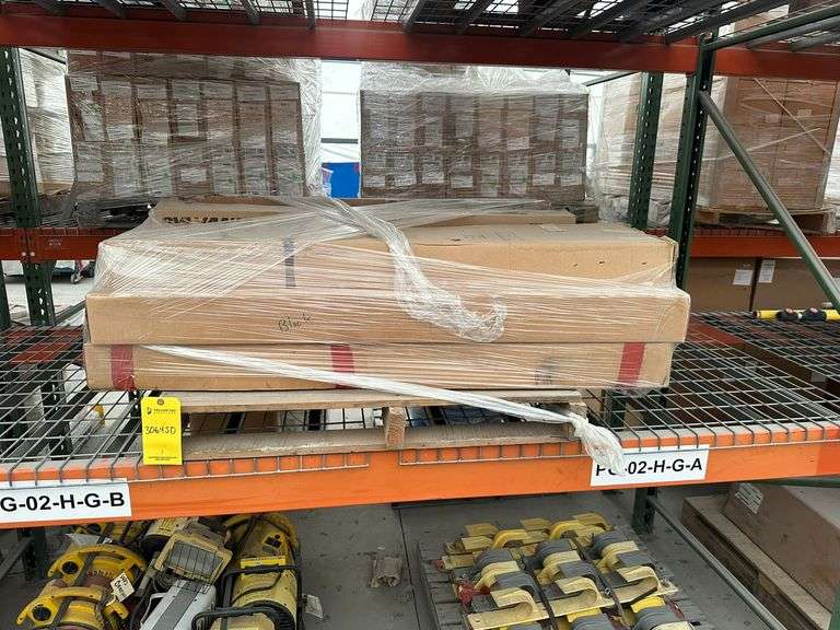Lot of Assorted Boxes of Phillips Fluorescent Bulbs