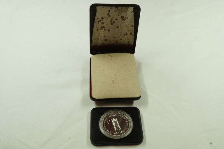 1977 Elizabeth II Canadian Silver Jubilee in Box