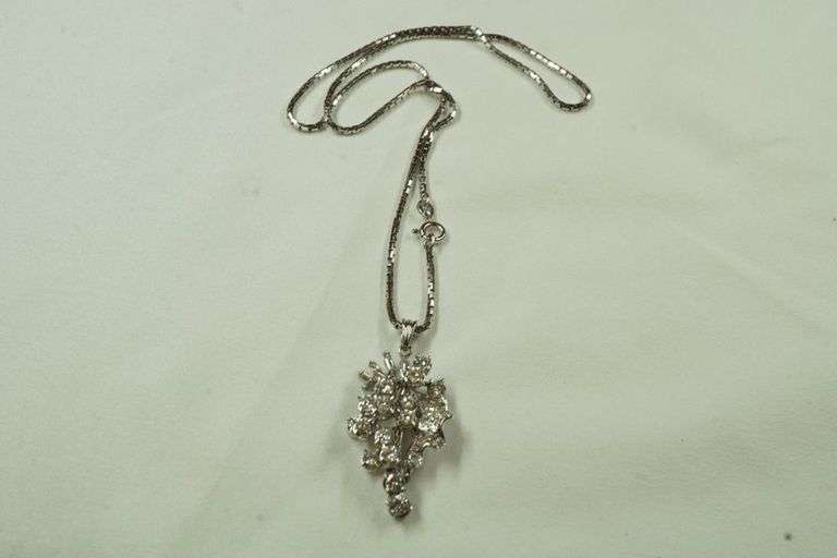 14k White Gold Necklace w/Diamond Pendant