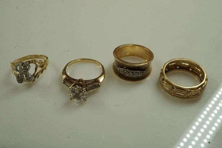 Lot of (4) 14k Yellow Gold Rings