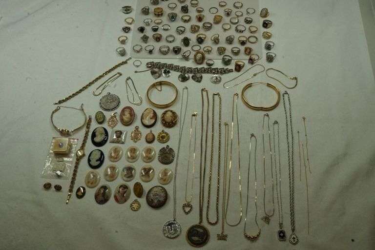 Lot of Assorted Jewelry