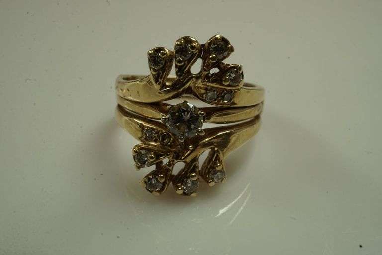 14k Yellow Gold Ring w/Diamonds