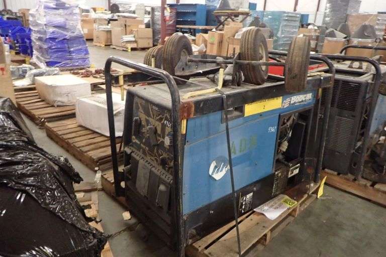 Miller 225 Bobcat Gas Powered Welding/Generator Machine