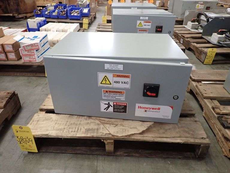 Nvent/Hoffman Industrial Control Panel Enclosure with Circuit Breakers ...