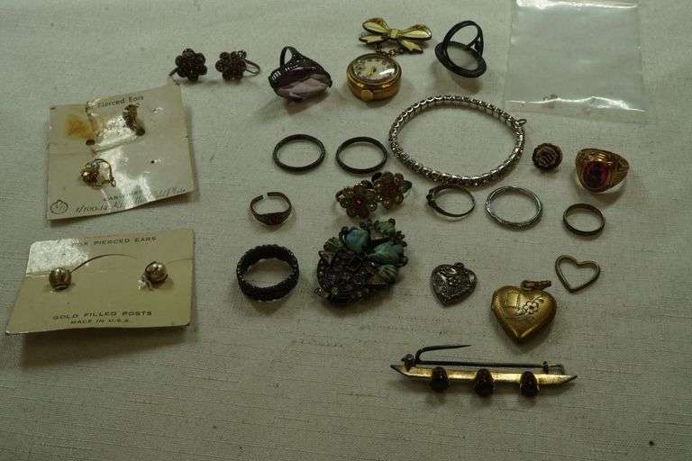Lot of Assorted Jewelry