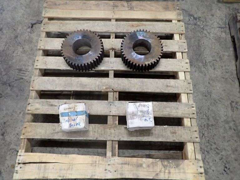 Lot of (2) Spur Gears with (2) Spurs