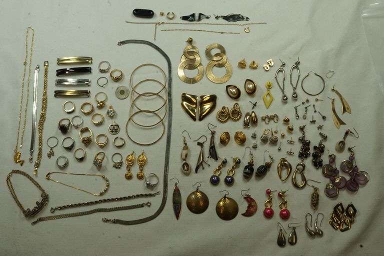 Lot of Assorted Jewelry