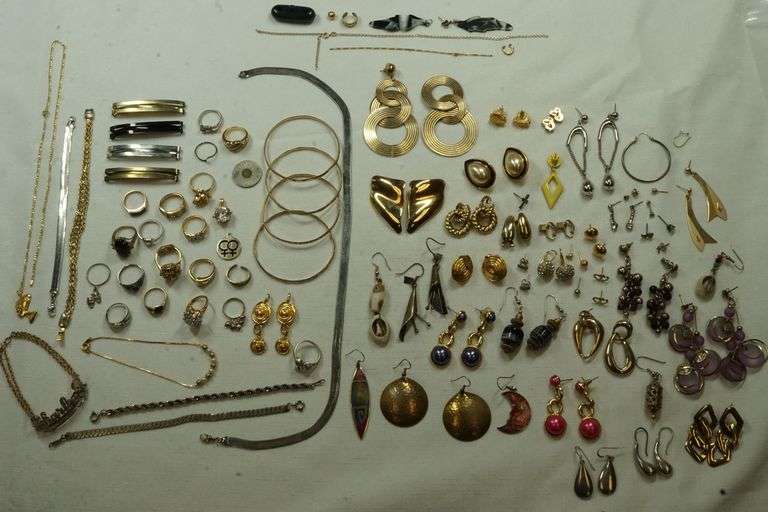 Lot of Assorted Jewelry